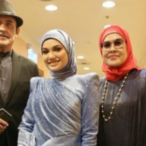 "Semoga Kebahagiaan Milikmu,"-Ibu Syamsul Yusof Tak Jemu Muat Naik Gambar Dan Doa Untuk Puteri Sarah