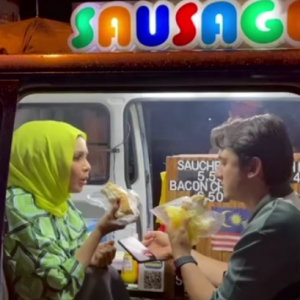 "Jemu Dah Candle Light Dinner,"-Rozita Che Wan Dan Zain Makan Hotdog Dalam Van