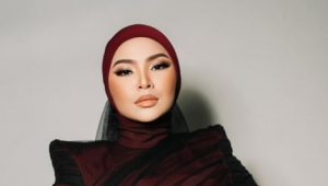 Aina Abdul Menangis Imbau Kenangan 4 Tahun Jadi Penyanyi Kelab Malam, "Saya Berhijab Nyanyi Di Tempat Sajikan Alkohol"