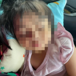 Cemas Tertinggal Anak Setengah Jam Di Homestay, Sedih Tengok Dah Lembik Nangis Depan Pintu Sampai Termuntah