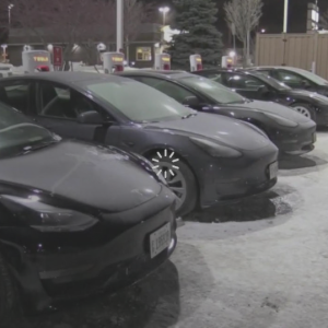 "Beberapa Stesen Pengecas Tidak Berfungsi", Pemilik Tesla Hadapi Masalah Mengecas Bateri Semasa Cuaca Sejuk