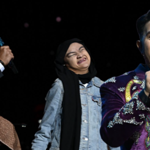 Cakra Khan Undang Wanita OKU Jual Burger Ke Konsert