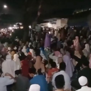 Orang Ramai Serbu Masjid Beri Wang RM150 Untuk Tarawih