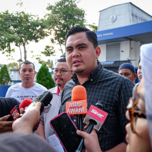 Lelaki Warga Emas Ditahan Kes Ugut Tembak Ketua Pemuda UMNO, Dr. Muhamad Akmal Saleh
