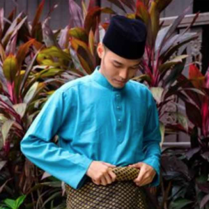 Orang Melayu pakailah baju Melayu semasa raya, bukan pakai kurta