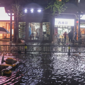 Ribut Dengan Angin Seperti Taufan Melanda Selatan China, Tujuh Terbunuh