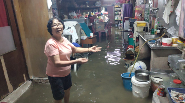 Pekan Kota Dilanda Banjir Kilat