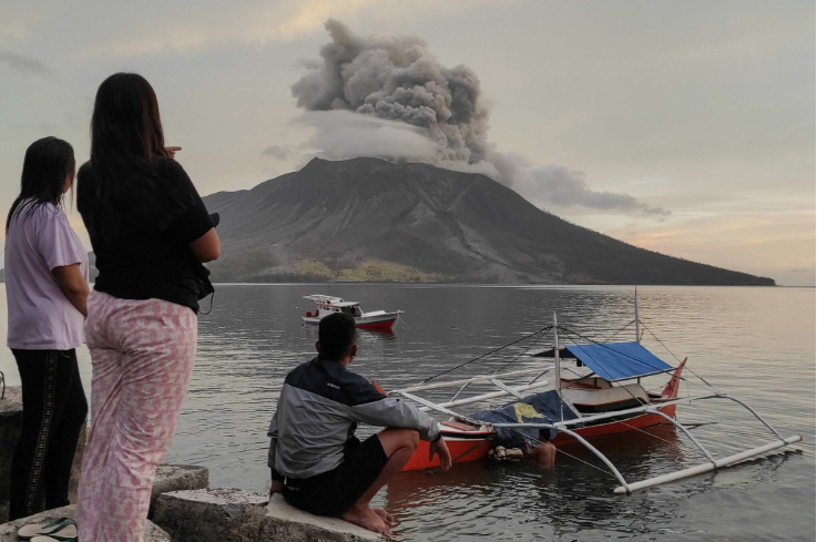 Indonesia berjaga-jaga Gunung Ruang meletus lagi