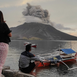 Indonesia berjaga-jaga Gunung Ruang meletus lagi