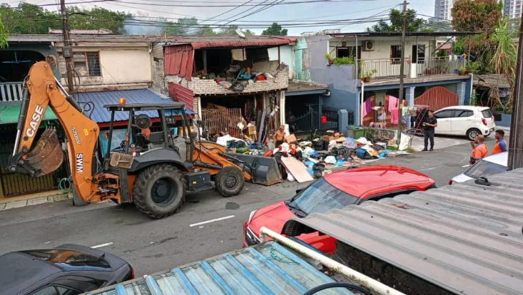 2 tan sampah jadi ‘teman’ hidup warga emas