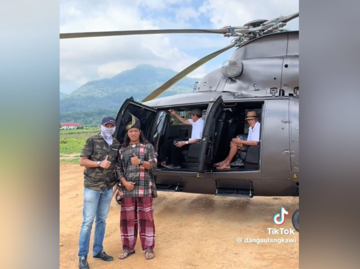 Pelanggan singgah makan di Langkawi naik helikopter