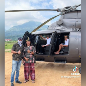 Pelanggan singgah makan di Langkawi naik helikopter