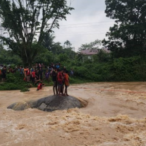 Lima budak cemas terperangkap kepala air