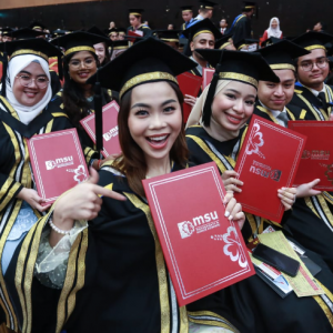 Impian bergelar penasihat undang-undang bakal tercapai, Wani Kayrie genggam ijazah undang-undang