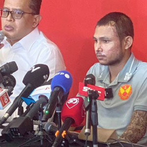 Kemunculan pertama tonggak utama Selangor FC,Mohamad Faisal Abdul Halim selepas kejadian disimbah asid