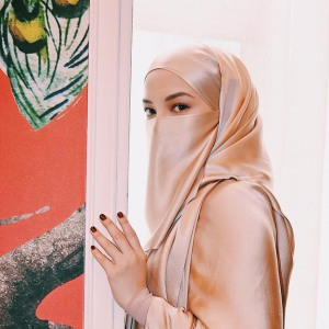 Neelofa Inspirasi Hijabi! Usahawanita Berjaya Layak Di Gelar Jutawan Muda? Ini Rahsianya!