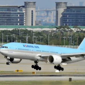 Pesawat Korean Air turun mendadak 7,620 meter, 17 cedera