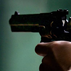 Pegawai Kastam cedera parah, tertembak diri sendiri ketika belek pistol rakan