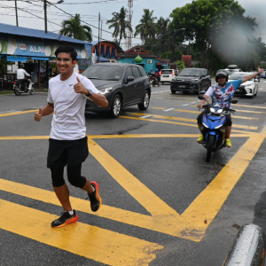 Pak cik hulur duit tepi jalan, Syed Saddiq raih RM25,000 - "Saya betul-betul terhutang budi kepada rakyat kerana memberikan sokongan"