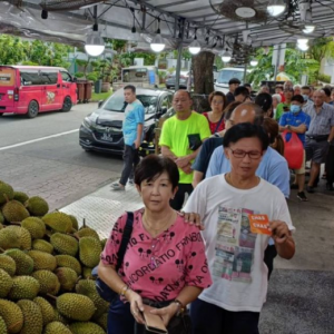 Gerai Durian Beri Percuma Musang King, Udang Merah Seberat 1,000 Kilogram Bernilai RM52,192