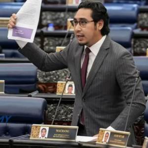 Ahli Parlimen Machang, Wan Ahmad Fayhsal digantung enam bulan daripada menghadiri persidangan Dewan Rakyat