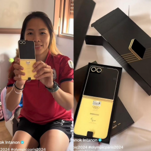 Atlet Olimpik Paris teruja ‘unboxing’ telefon lipat percuma