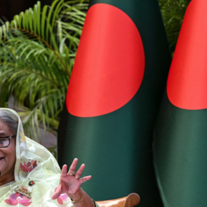 PM Bangladesh, Sheikh Hasina lari ke luar negara selepas demonstrasi anti kerajaan menyebabkan beratus-ratus orang terbunuh