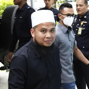 Ebit Lew ‘terlalu meminta’ gambar payudara, saksi beritahu mahkamah