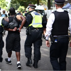 Lapan pengunjung cedera ditikam, ratusan ditahan di Karnival Notting Hill London