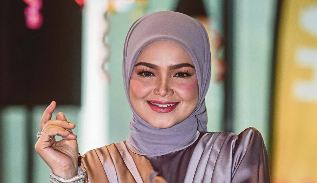 Siti Nurhaliza ketawa dituduh tiada 'job', suka buat tutorial teknik solekan secara "live"