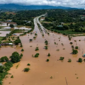 Thailand mengerahkan pasukan khas tentera, ribuan terjejas akibat banjir