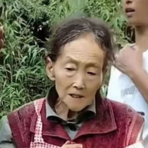 Nenek 77 tahun bertarung dan tewaskan babi hutan liar