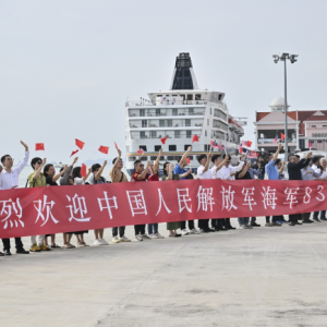 Dua kapal perang China bersama lebih 1000 anggota tentera laut China yang tiba di George Town, Pulau Pinang disambut meriah