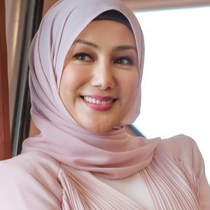 Tak Dedah Aib Bekas Pasangan, Erra Fazira Dipuji Netizen ‘High Class’ - “Sampai Sekarang Kita Tak Tahu Kenapa Dia Putus Tunang, Punca Dia Bercerai ...