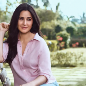 Pakai pelekat hitam pada lengannya, Katrina Kaif hidap kencing manis?