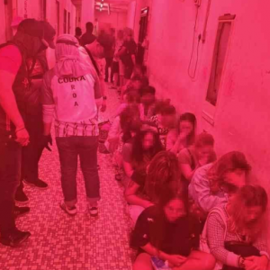 Imigresen gempur "rumah merah" bau busuk di Jalan Petaling tawar khidmat pelacur wanita Indonesia