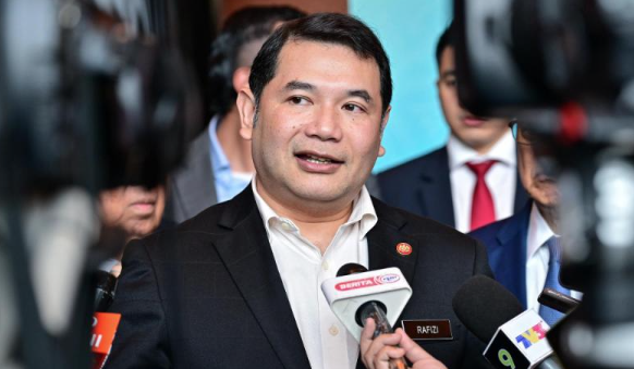 Rafizi Ramli: Kerajaan sedia berdepan kritikan subsidi petrol ditarik