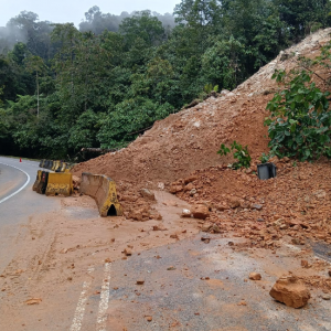 Cerun runtuh, Jalan Simpang Pulai-Cameron Highlands ditutup