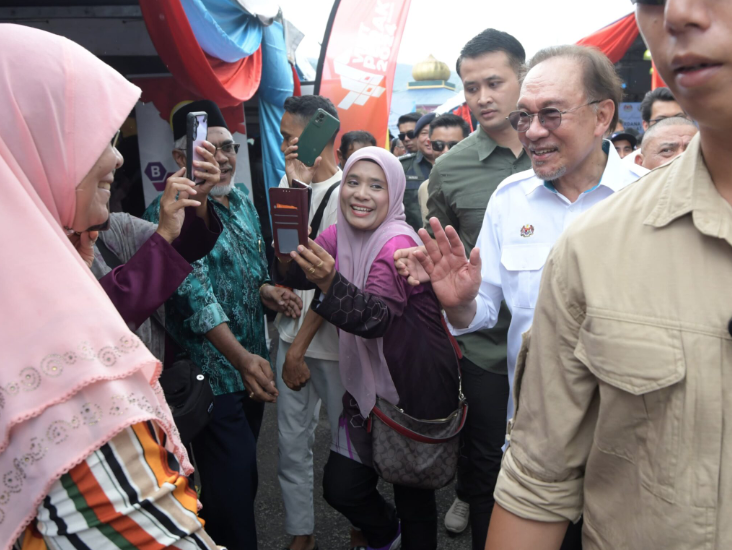 Nak bergaduh tunggu pilihan raya, sekarang masa bantu rakyat – PMX