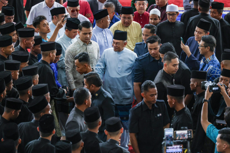 ‘Saya bukan anti maha kaya tapi kalau kaya bayarlah subsidi’ - Anwar Ibrahim