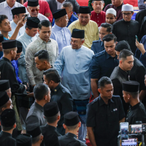 ‘Saya bukan anti maha kaya tapi kalau kaya bayarlah subsidi’ - Anwar Ibrahim