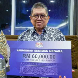 Datuk Lat terima Anugerah Seniman Negara ke-9 dan wang tunai sebanyak RM60,000