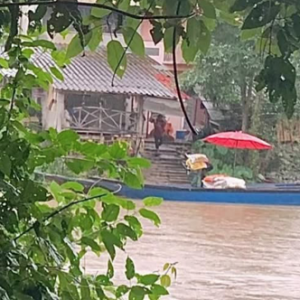 Ketika paras Sungai Golok meningkat, penyeludup sibuk pikul beras