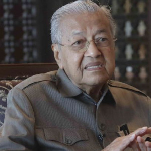 Tun M cadang hanya 2 parti bertanding dalam pilihan raya - "Lihat contoh di UK dan AS hanya dua parti bertanding"