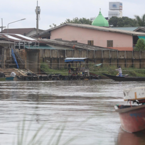 Paras air Sungai Golok lepasi bacaan bah kuning 2014