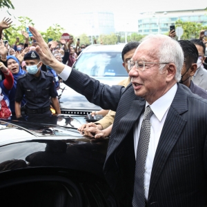 Bercuti bersama keluarga, tak masuk akal bawa pegawai Wisma Putra - Najib Razak