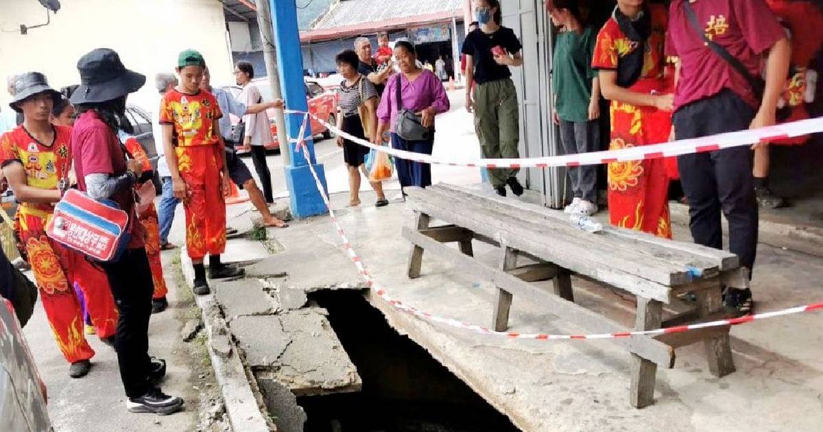 Jatuh Dalam Lubang Ketika Pertunjukan Tarian Singa