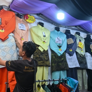 "Baju kurung atau kebaya boleh pakai setiap hari, tapi cheongsam tak boleh” - Orang Islam sambut Aidilfitri, ‘non muslim’ pakat beli baju raya ...