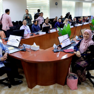 Sekolah bertingkat diperkenal bantu tangani masalah kepadatan - Anwar Ibrahim