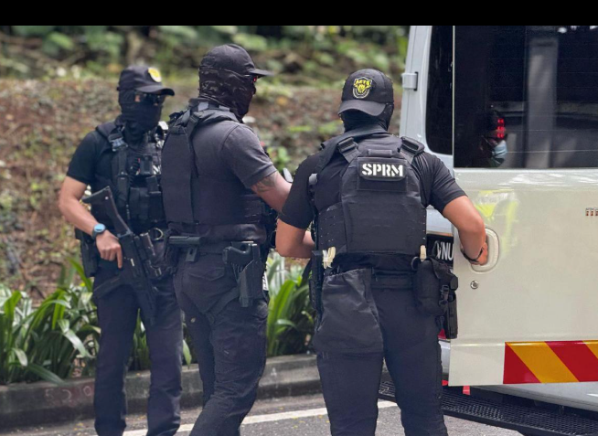 Rasuah lebuh raya: SPRM guna pasukan taktikal Anti Corruption Tactical Squad (ACTS), syak wujud bilik rahsia simpan senjata di kediaman Tan Sri